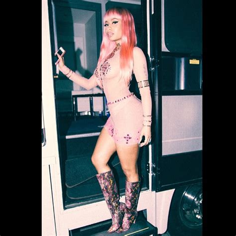 Nicki Minaj Pink Wig Hairstyle Picture 2015 The Night Is Still Young
