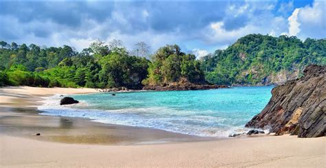 Årsmedeltemperaturen i trakten är 25 °c. Pesona Keindahan Pantai Perawan Teluk Hijau Banyuwangi - Reservasi Travel Blog