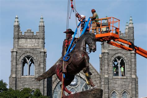 Splc 160 Confederate Monuments Taken Down Last Year Ap Statue Robert E