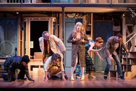 Review Of Noises Off At The Guthrie Theater Play Off The Page
