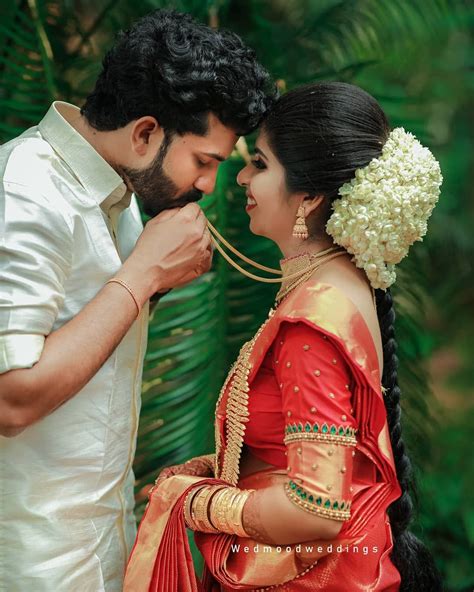 848 Likes 6 Comments Wedmood Wedmoodweddings On Ins Indian Wedding Couple Photography
