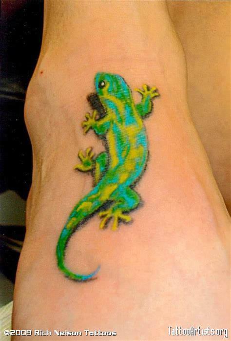 Legend says that if a gecko laughs at you it is a. Green Gecko Tattoo 2016