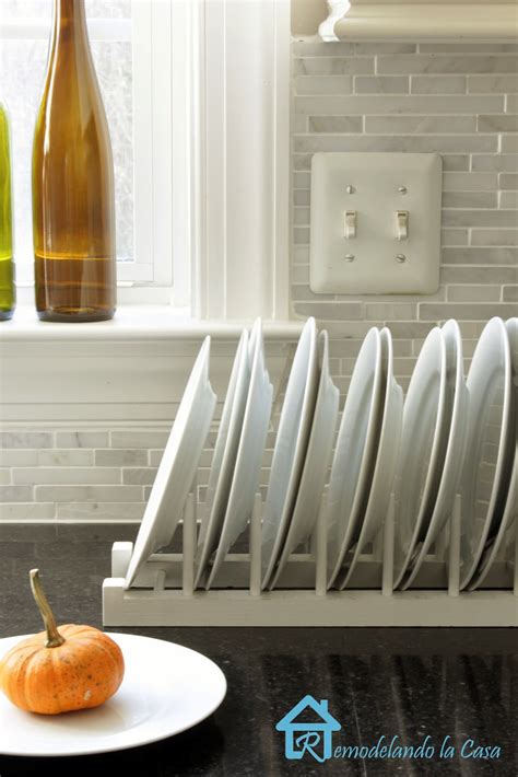 Maybe you would like to learn more about one of these? Easy to Build Plate Rack - Remodelando la Casa