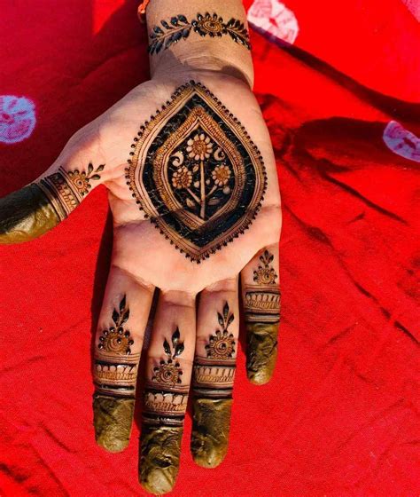 Simple Bride Mehndi Design For 2021 Gorgeously Flawed