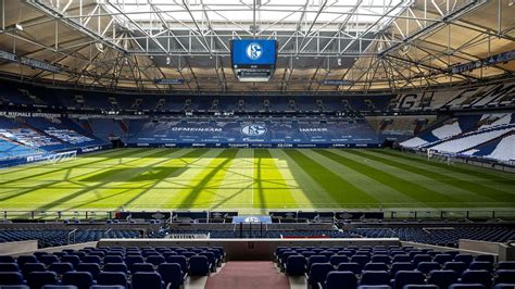 Günstigere Preise und Rabatte für jüngere Fans S stellt neue Ticketpreise vor FC Schalke