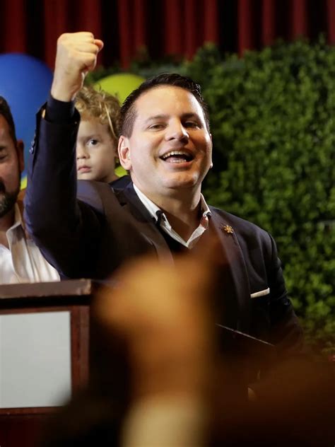 El candidato evangélico Fabricio Alvarado encabeza las elecciones