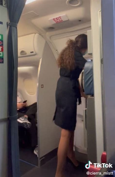 Flight Attendant Reveals Why They Wont Stow Passengers Carry On Bags