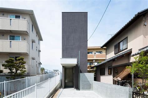 Narrow Urban Home With Concrete Walls And Upper Bridge