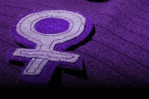 Por qué el morado es el color que representa al feminismo Te