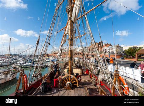 1700s Ship Stock Photos And 1700s Ship Stock Images Alamy
