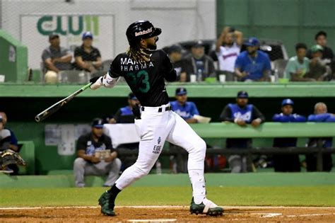 At Home In The Dominican Republic Fernando Tatis Jr Working To Become