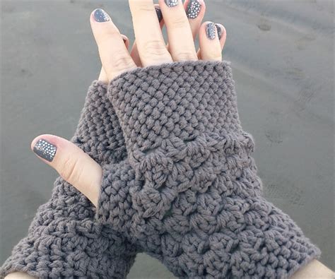 Kreisel fingerless gloves free crochet pattern. 20 Easy Crochet Fingerless Gloves Pattern