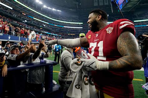 The Story Behind The Already Iconic Photo Of The 49ers Trent Williams