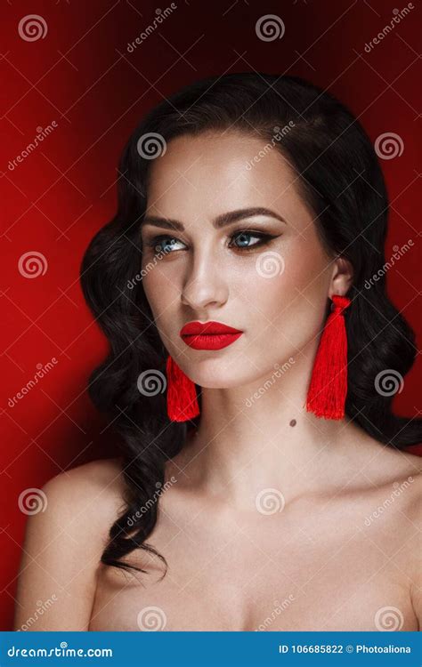 Glamour Portrait Of Beautiful Brunette Woman Model With Evening Make Up And Hollywood Hairstyle