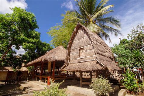 Visiting Sade Traditional Weaving Village In Lombok Siwa Resorts