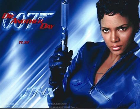 halle berry signed jinx die another day 8x10 photo 007 james bond ebay halle berry james