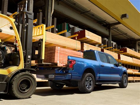 All Electric 2022 Ford F 150 Lightning Lands With 300 Mile Range Sub