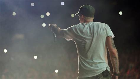 Rihanna Eminem Kick Off Mini Tour With Maxi Power