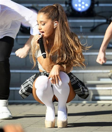 Ọmọ Oódua Entertainment Ariana Grande Dresses Like A Schoolgirl