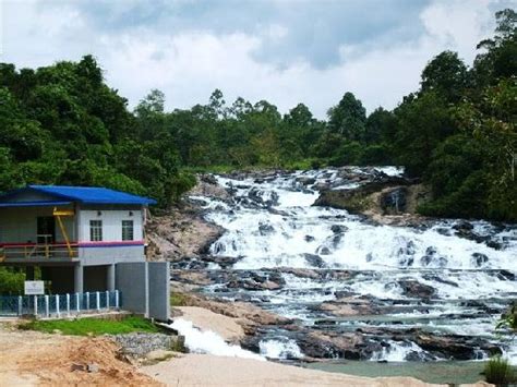 Air terjun lata iskandar cuma 15 km dari cameron highlands membuatkan ramai yang keliru jika ia terletak di pahang. Zaman: AIR TERJUN LATA REK