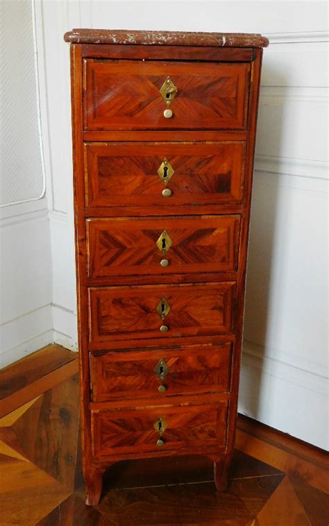 Meuble vintage des idees pour le relooker cote maison. Petit meuble chiffonnier en bois de rose d'époque Louis XV