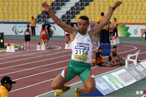 Composta por 20 medalhas num estojo de madeira. medalhas portuguesas atletismo 2016 - Pesquisa Google ...