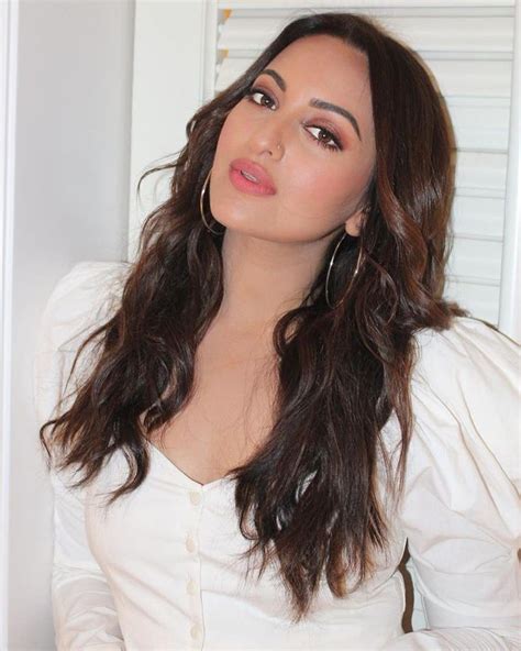 Like It 👍 Or Love It 😘 Sonakshi Sinha Looks Super Gorgeous Most