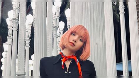 Blackpinks Lisa Sets A New Record On Us Billboards Pop Airplay As The
