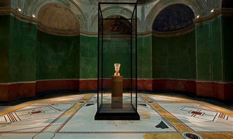 The Bust Of Nefertiti In The Neues Museum Berlin Archaeology Travel