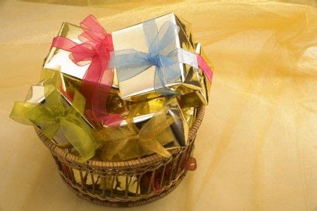 7 best gift ideas for disney lovers. Best Gifts for Women Turning 40 | Family gift baskets ...