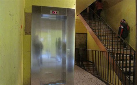Accidents Dascenseur Notre Parc Est Vieux Et Vieillit Tous Les Ans