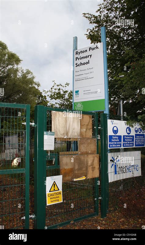 Ryton Park Primary Babe Bulding Site Entrance Worksop Notts England Stock Photo Alamy