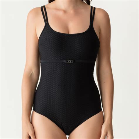 A la plage comme à la piscine, le maillot de bain 1 pièce fait son grand retour. Maillot de bain une pièce gainant noir | 3 SUISSES