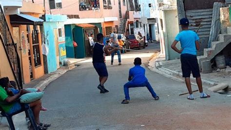 The joy of experiencing his childhood again like in the old days. RD pide que el juego de «vitilla» sea Patrimonio de la Humanidad - GenteRD