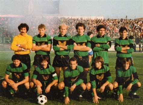 Il venezia football club s.r.l.,1 meglio conosciuto come venezia, è una società calcistica italiana con sede nella città di venezia. Botões para Sempre: Forza Venezia! Uma das pérolas do ...