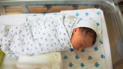 Swaddling Could Affect Babys Risk For Sids According To Study Abc7