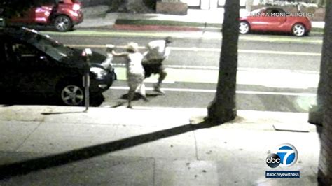 Woman Dragged Into Street During Purse Snatching In Santa Monica Video Abc7 Los Angeles