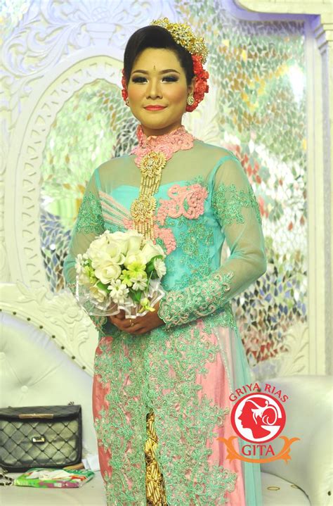 Foto pengantin dg kebaya pengantin muslimah jawa eko+mila di gamping yogyakarta. Rias Pengantin Nasional Busana Kebaya