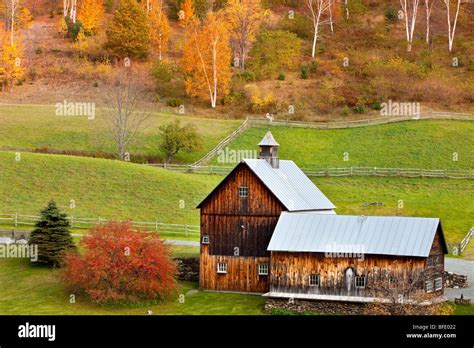 Beautiful Sleepy Hollow Farm In Autumn Woodstock Vermont Usa Stock