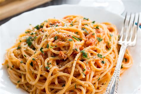We like to make it as a week night meal. Skinny Spaghetti with Tomato Cream Sauce - All the flavor ...
