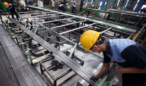 Pabrik Pembuatan Pipa Besi Beragam Peralatan Di Dalam Pabrik Pipa Besi