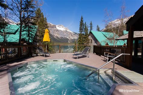 Emerald Lake Lodge Au171 2021 Prices And Reviews Canadafield