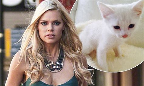 Supermodel Sophie Monk Rescues An Abandoned Kitten Daily Mail Online