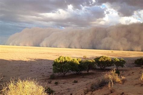 Huge Dust Storm Engulfs Queensland Town Of Bedourie In