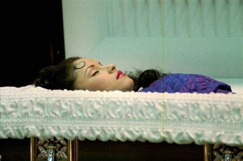 20 Dead Celebs Who Had Creepy Open Casket Funerals Selena Quintanilla