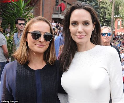 Angelina Jolie Xuất Hiện Hạnh Phúc Bên 6 Người Con Sau Tin Tái Hợp Với