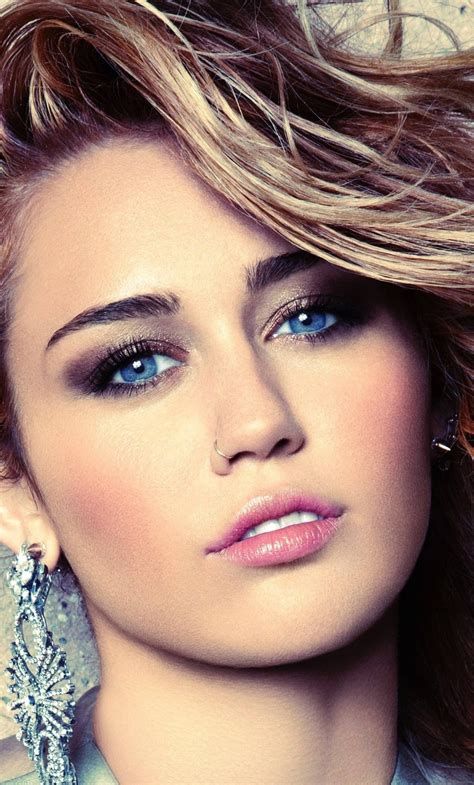 Miley Cyrus Blue Eyes