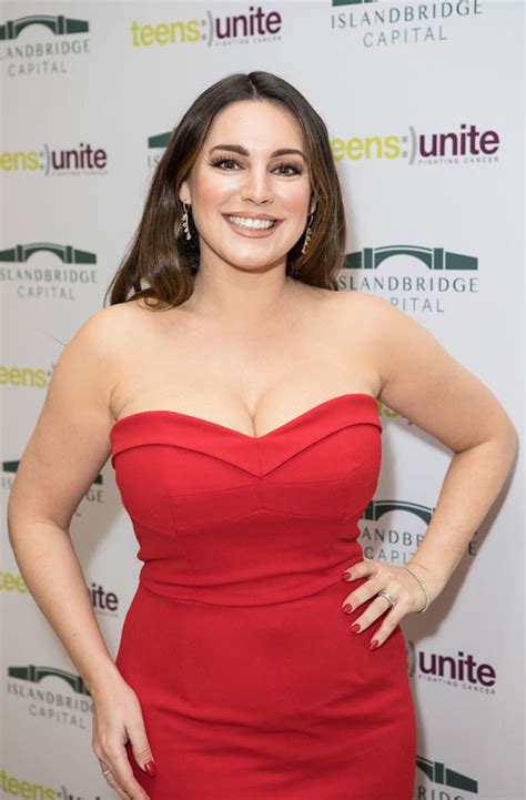 Kelly Brook Puts On Very Busty Display As She Flaunts Killer Curves In