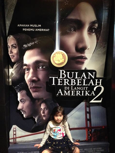 Bulan terbelah di langit amerika adalah sebuah film indonesia yang disutradarai oleh hanum rais dan dibintangi oleh abimana aryasatya, acha septriasa, nino fernandez dan rianti cartwright. Review Film: Bulan Terbelah di Langit Amerika 2 (BTLA2 ...