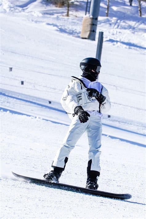 Celebrity Snow Bunnies See Photos Of Stars Hitting The Slopes